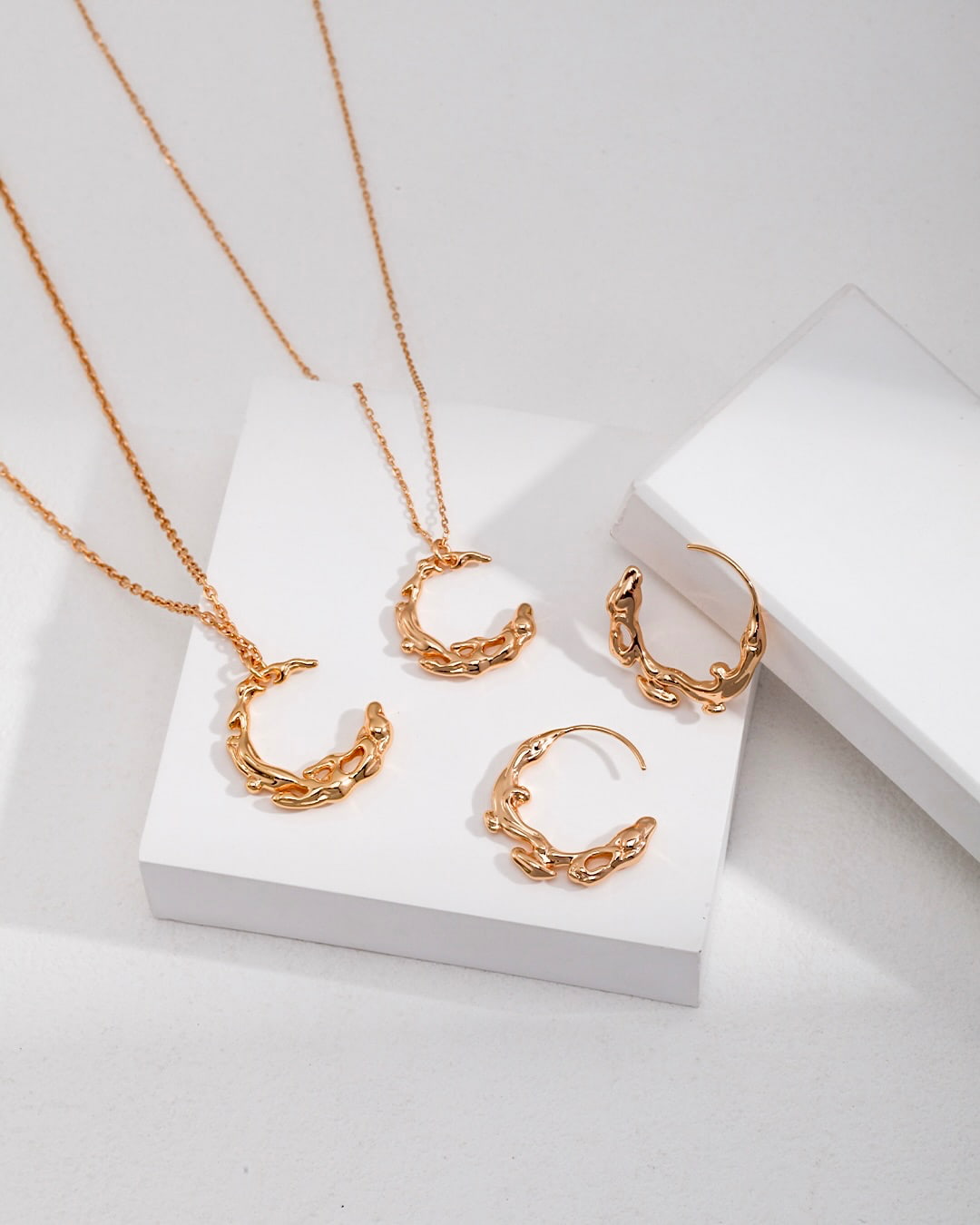 18K Gold Plated Vermeil Water Flow Necklace