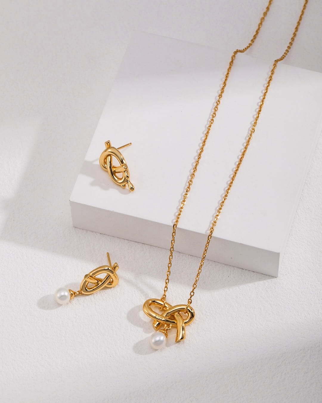 18K Gold Plated Vermeil Heart Bow Necklace