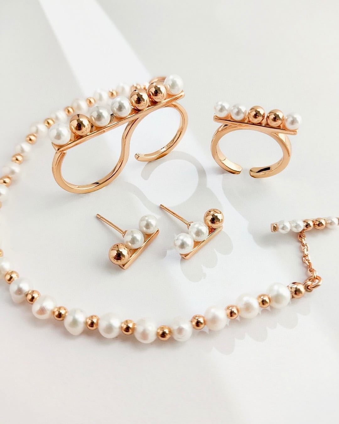 18K Gold Plated Vermeil Minimalist Shell Pearl Linear Earrings