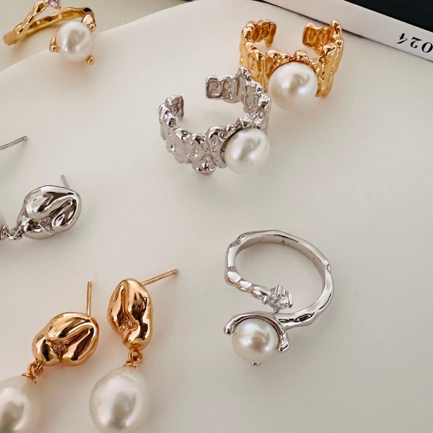Timeless pearl jewellery